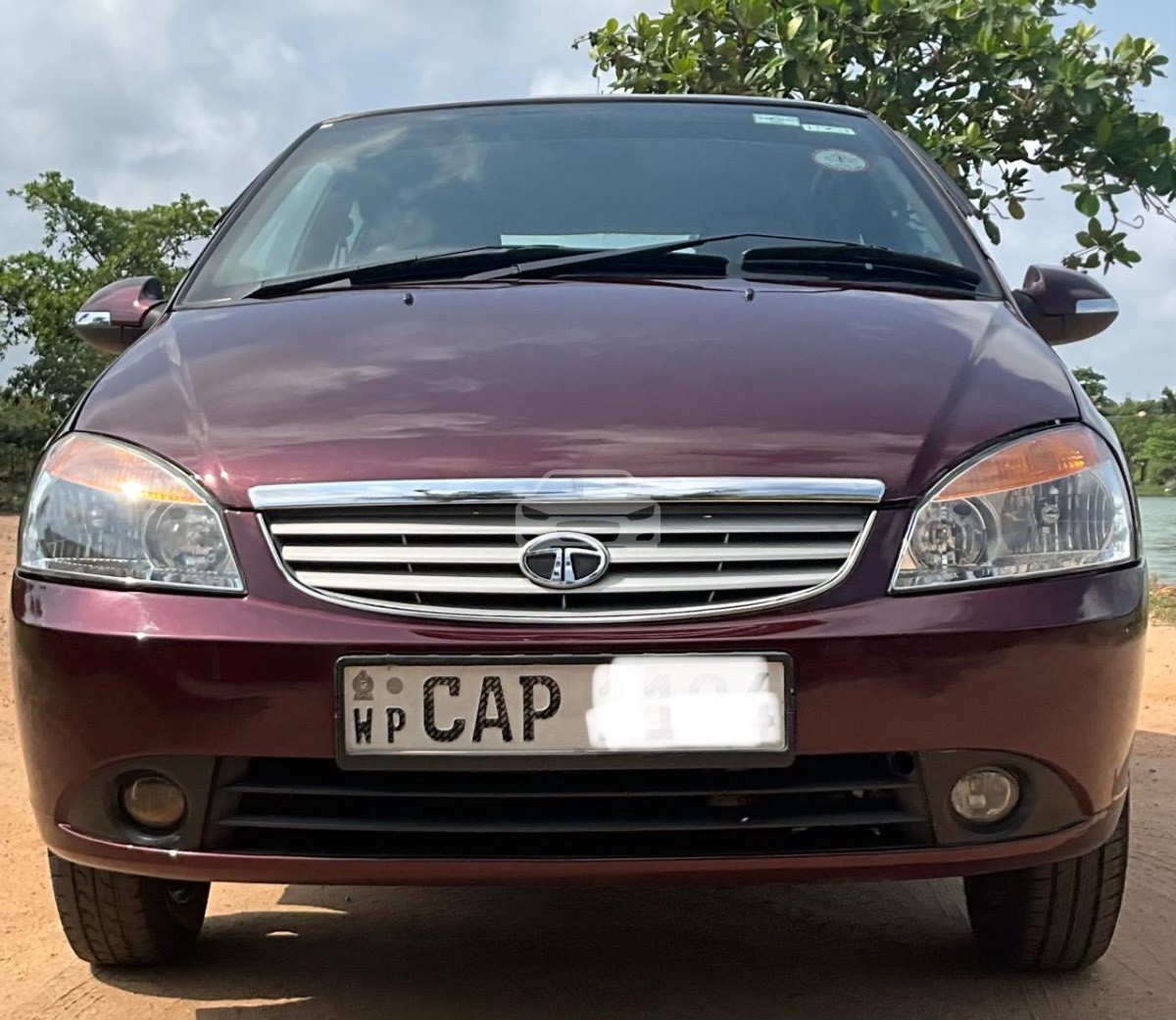 Image Tata Indica 2015